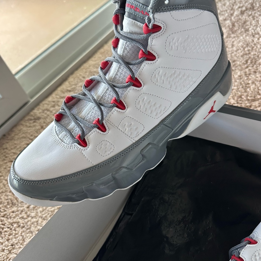 Brand new, authentic, proof of purchase. Jordan Black and Red Shoe Boxa